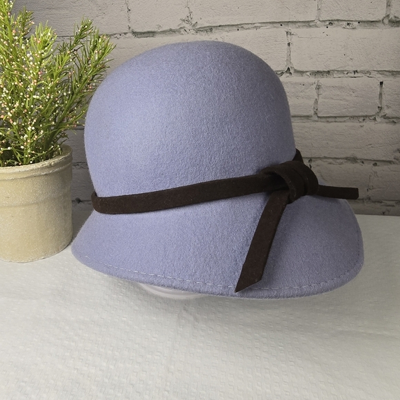 Elegant Lilac Cloche Hat with Brown Band 100% Wool EUC - Picture 1 of 8